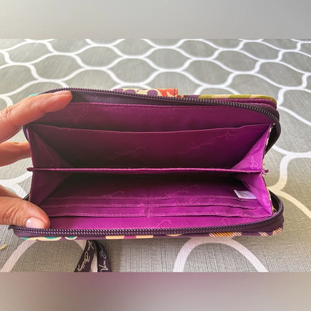 Vera Bradley Large Multicolor Quilted Plum
Purple Turn Key Billfold Wallet - Picture 3 of 6